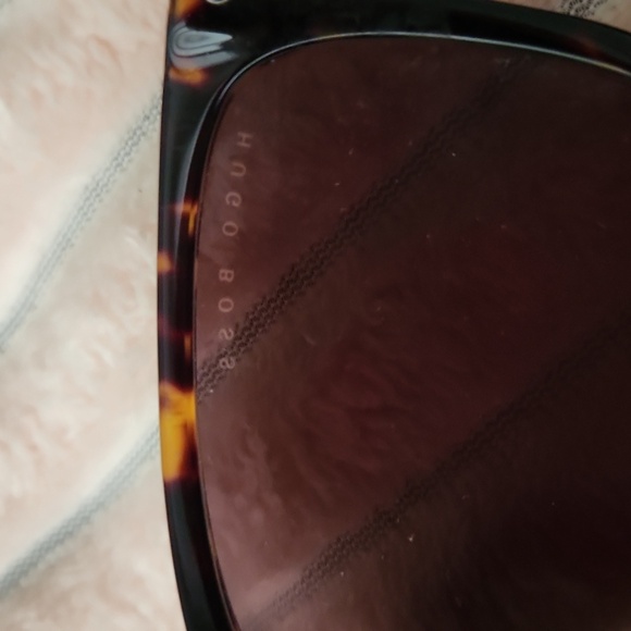 Hugo Boss wire tortoise shell sunglasses ?